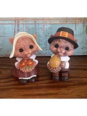 Hallmark Pilgrim Squirrel Chipmunk Salt & Pepper Shakers Vintage Thanksgiving A